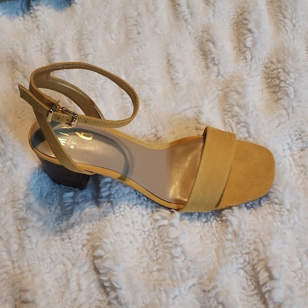 Heels - Picture 2 of 5